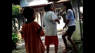 Banci Kaleng Nyanyi Lagu Populer Bikin Heboh Sekampung