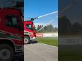 Garantiscono la sicurezza in AEROPORTO, questi non sono normali CAMION ANTINCENDIO