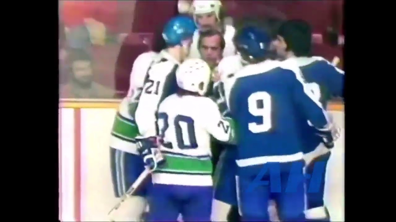 NHL Nov. 13, 1976 Bobby Lalonde,VCR v Scott Garland,TOR (R) Toronto Maple Leafs Vancouver Canucks