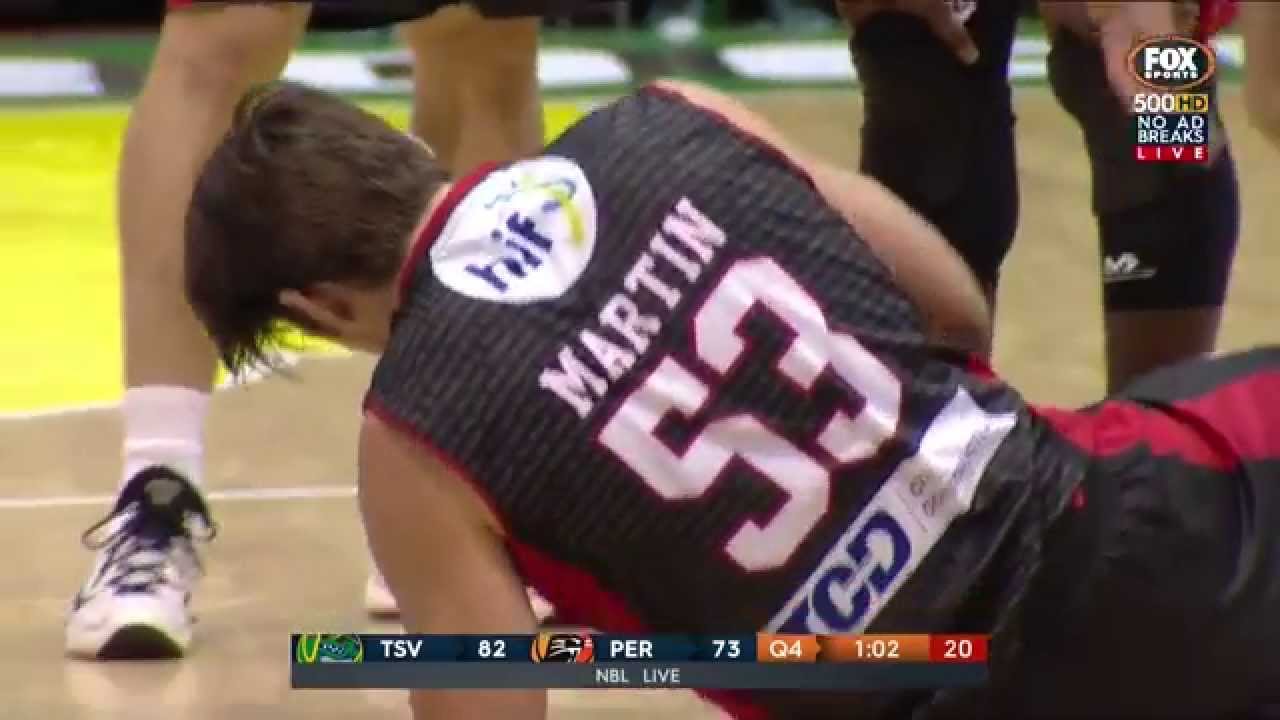 Damien Martin cops elbow to the jaw