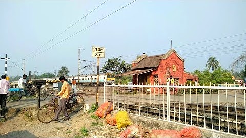 Gateman Repeatedly Request - Public UnderPass The Railway Gate || Level Crossing Indian Railways