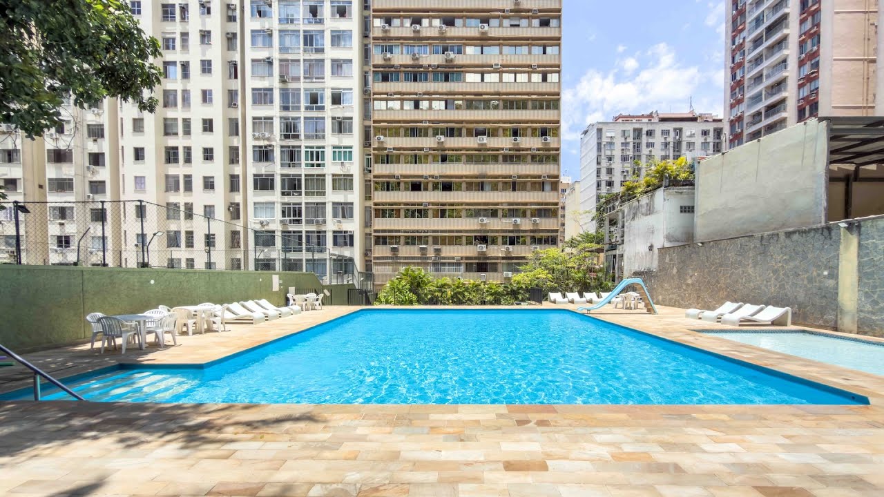 2 Qts. em prédio estilo clube no Leme RJ