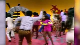 Fat Larrys Band  Lookin For Love dancers