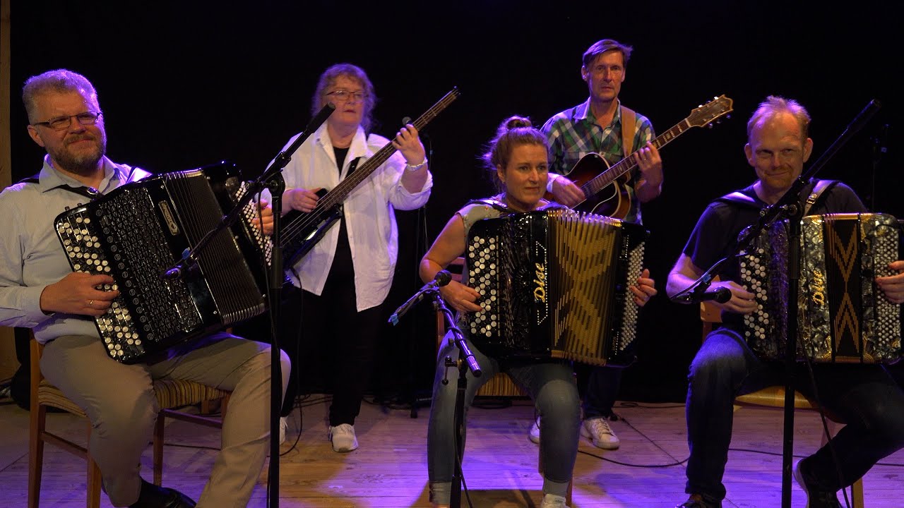 Annika, Håvard og Øivind 2023 - Möckelmyrvalsen av Olof Tillmann og Pärongrisen av Eric Öst