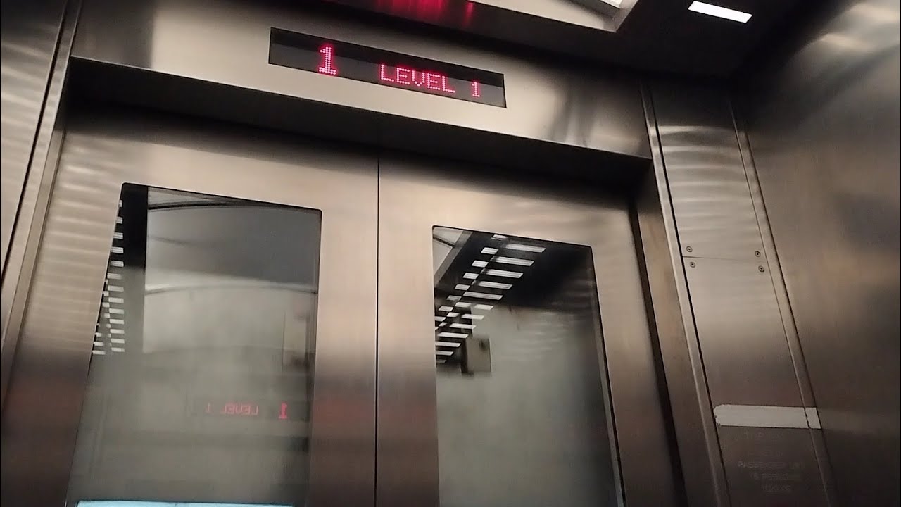 東芝MRLエレベーター 地下鉄南北線 NS16 Ang Mo Kio 駅前 (Exit D)