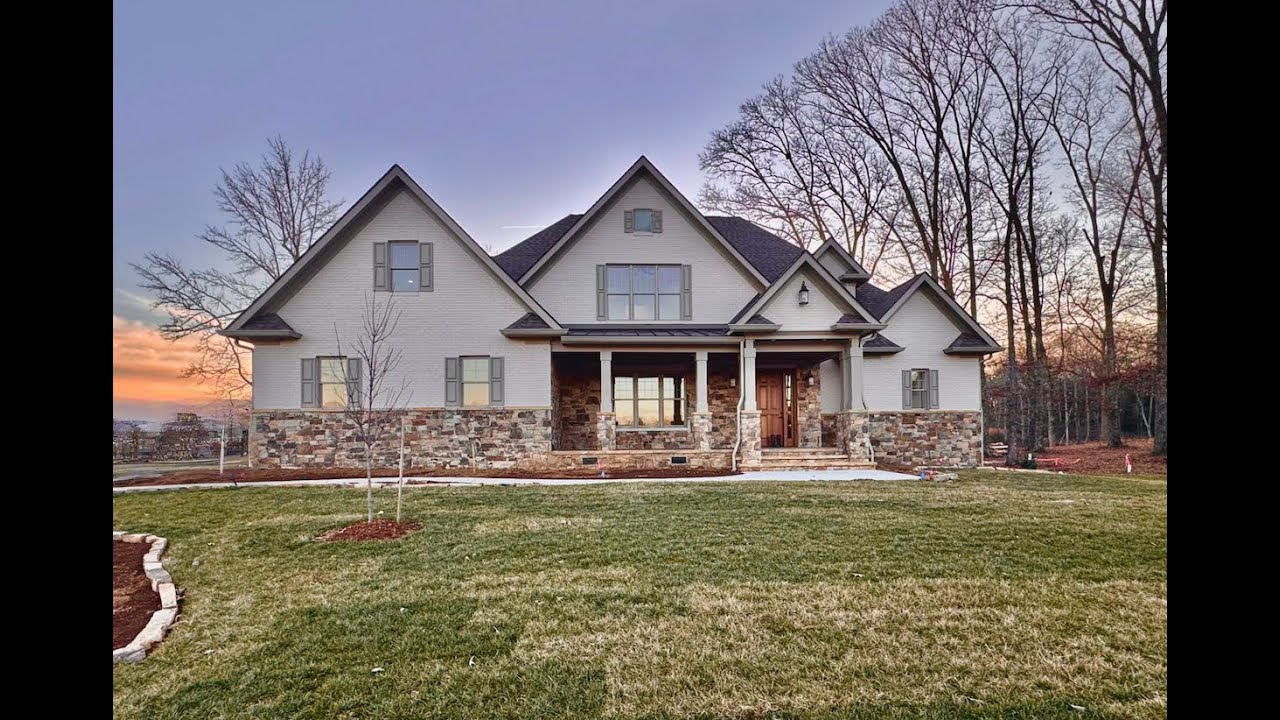 A home of style and class in beautiful Crown Harbor, TN — Episode 269