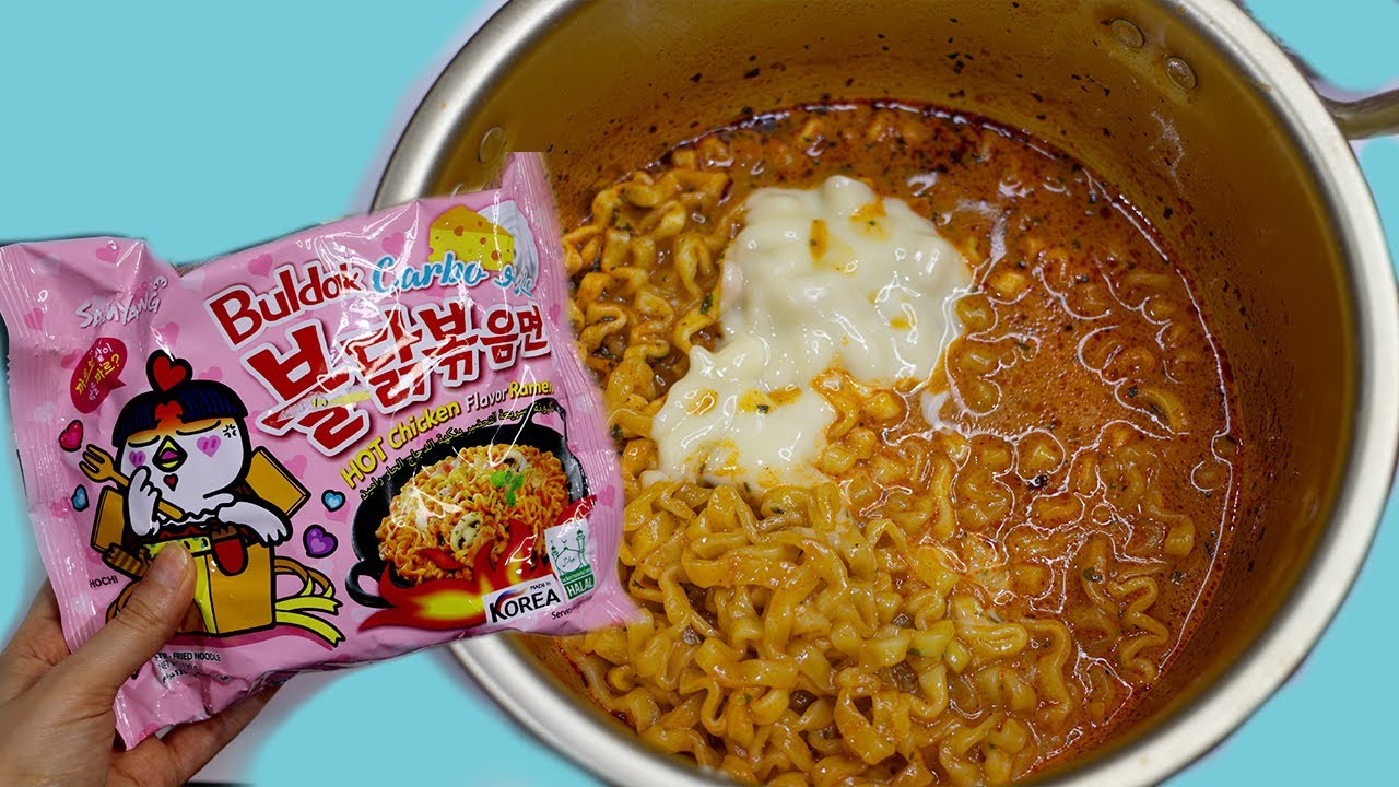 تجربه النودلز الكوري الوردي ساميانغ | Samyang Carbo Spicy Ramen 까르보 불닭볶음면 |  استعراض | اكل حار - YouTube