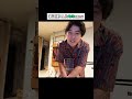 セミと戯れる男【かいばしら】
