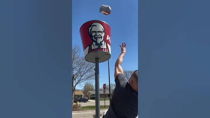 Throwing a KFC Bucket into the GIANT KFC Bucket 😎🍗 - DayDayNews
