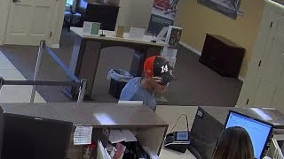 Manatee deputies search for Wells Fargo bank robber
