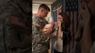 A soldier's protective stance beside his family before leaving 💔🇺🇸 #ProtectiveSta#Heartbreaking