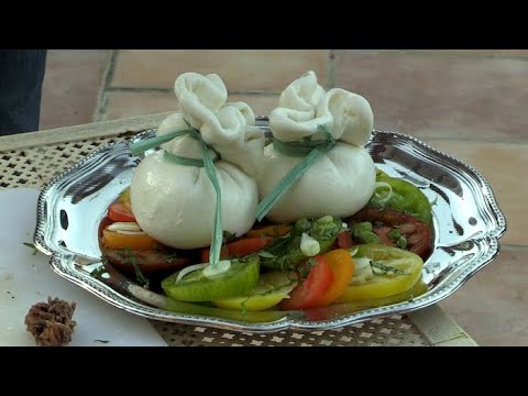 Video: Mozzarella Osteproduksjon I Italia