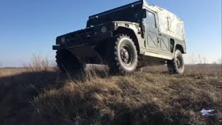 Toyota Mega Cruiser vs Hummer H1 тест драйв.