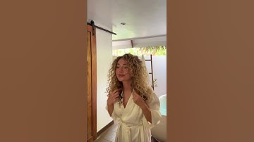 Say goodbye to frizz 👋🏻🤯 This is the ONLY styler you need for curly hair!!