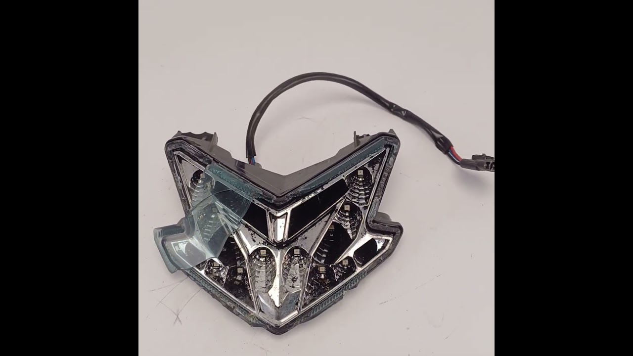 Lanterna Traseira Kawasaki Z800 2013 Com Avaria