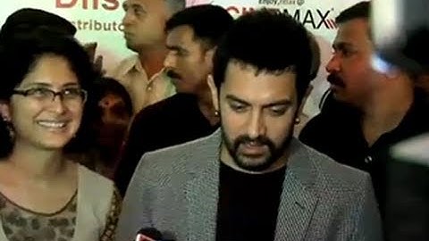 Top Bollywood actors at red carpet premiere of Dev Anand