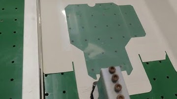 Pick & place window patching machine for inregular carton boxes window patching.