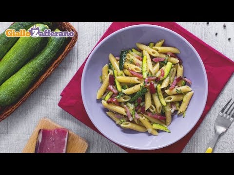 Video: Farfalle Mit Räucherbrust Und Speck