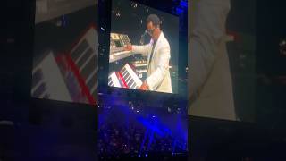 Alicia Keys Keyboardist going crazy! #aliciakeys #liveconcert #liveband