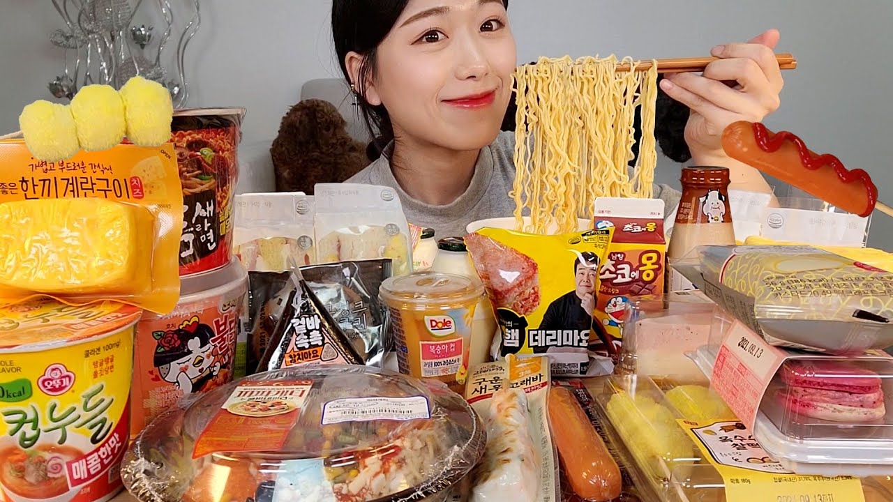 편의점 털이범!! 라면 핫바 떡꼬치 스파게티 우유 주먹밥 삼각김밥 계란 마카롱 떡볶이 샌드위치 먹방:) Korean convenience store food Mukbang