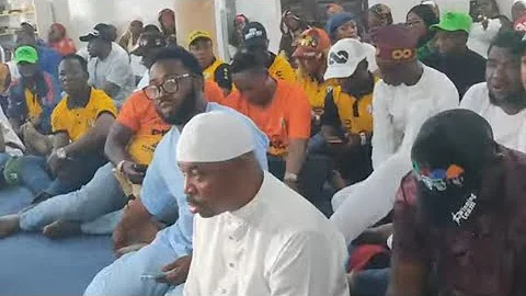 SEE HOW PEOPLE SURROUND MC OLUOMO SPECIAL PRAYER ON HIS BIRTHDAY WITH NOLLYWOOD ACTOR &ACTRESS