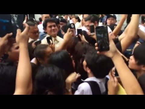 Baste Duterte mobbed by enthusiastic fans