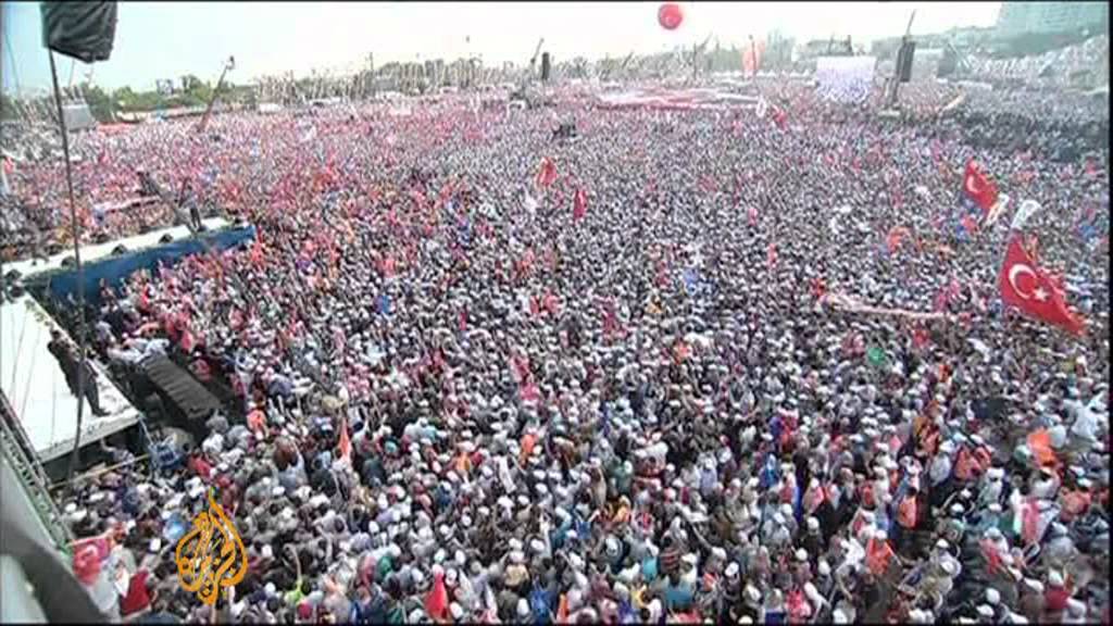 احتجاجات في تركيا: مسيرة حاشدة تأييداً لرئيس الوزراء أردوغان وسط الاضطرابات