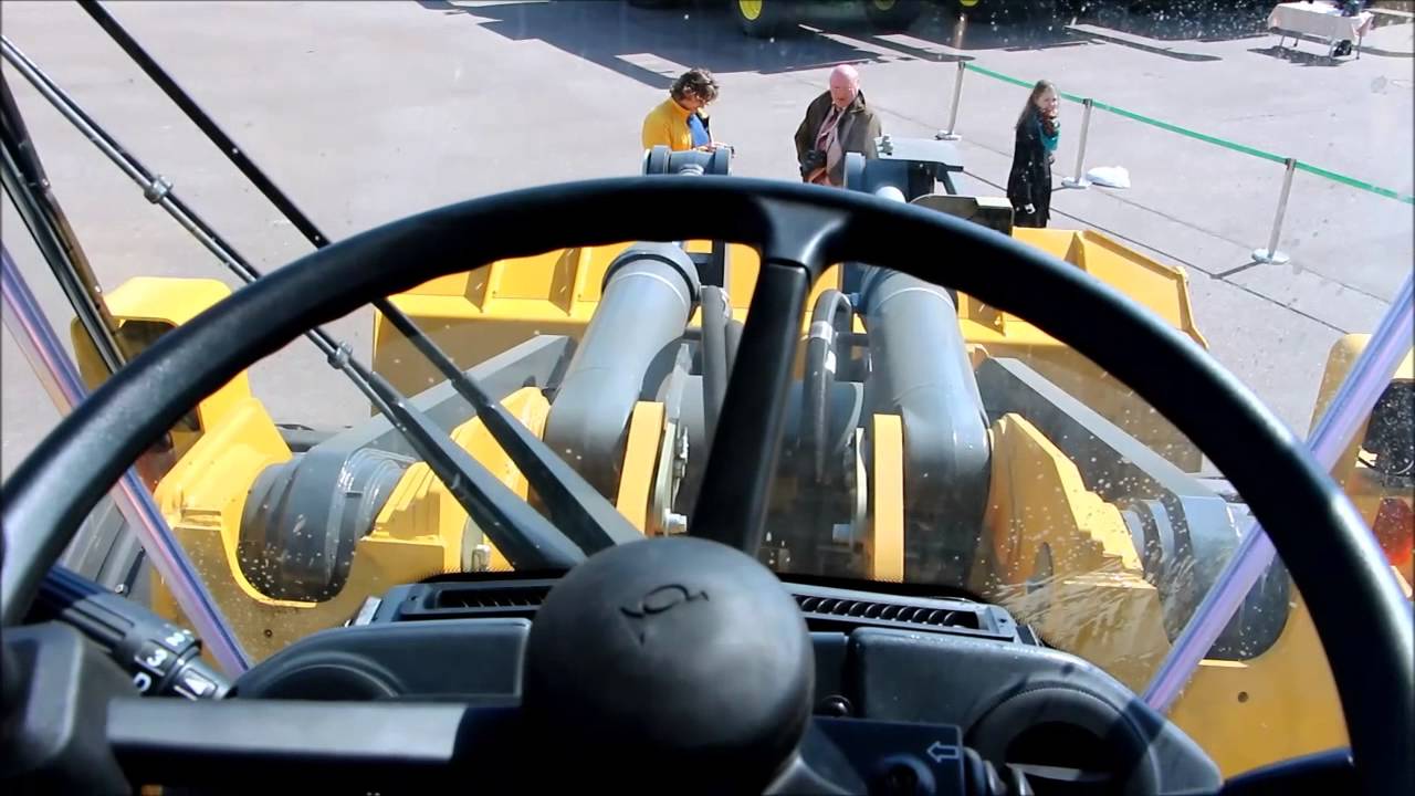 Тест-драйв фронтального погрузчика John Deere 844K-II