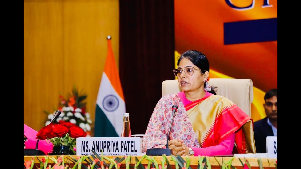 Министр внутренних дел Ануприя Патель выступает на встрече в Чинтане, организованной Департаменто...