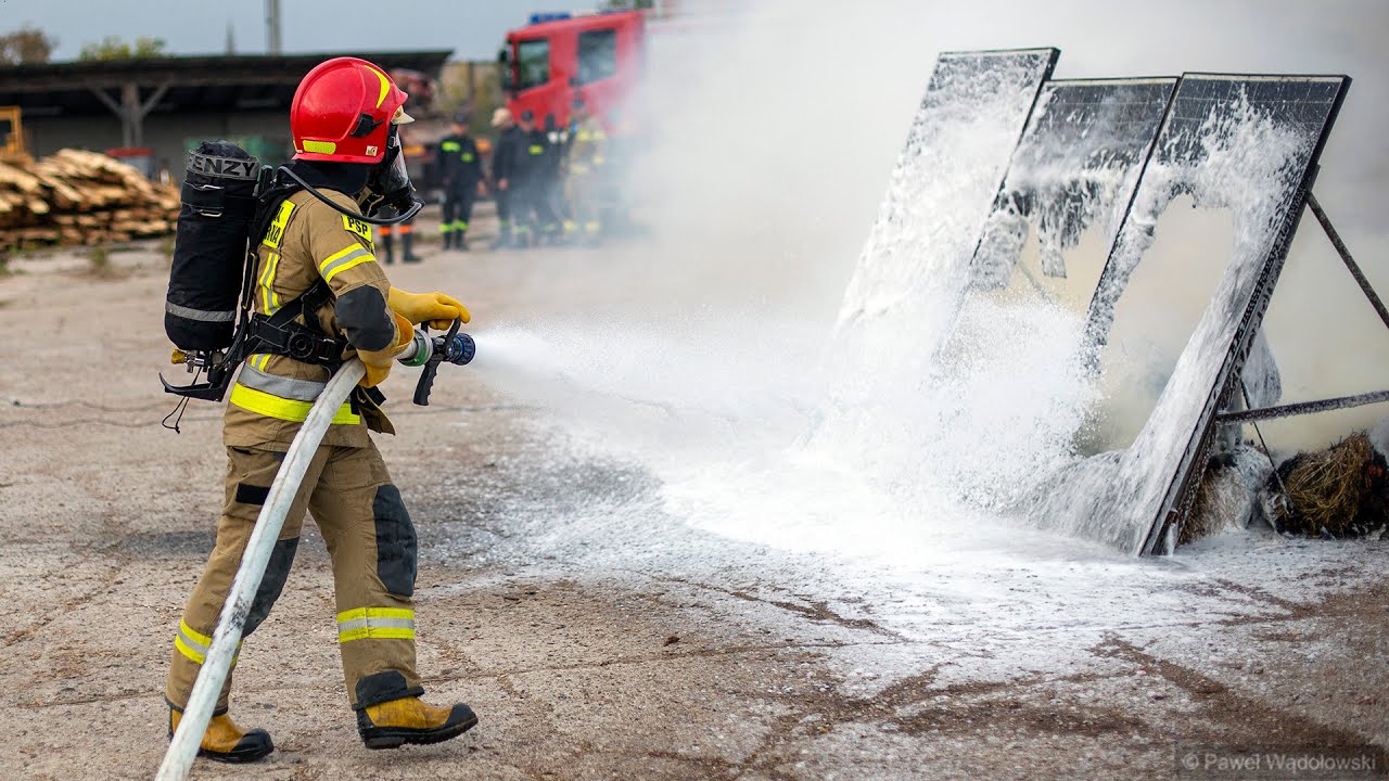 Pożar, gaszenie paneli fotowoltaicznych gaśnicą polimerową