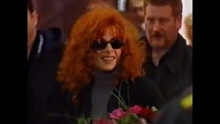 Mylène Farmer - Arrivée à l'aéroport de Moscou - Mars 2000