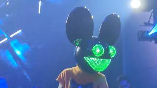 Deadmau5 violently coughing on stage