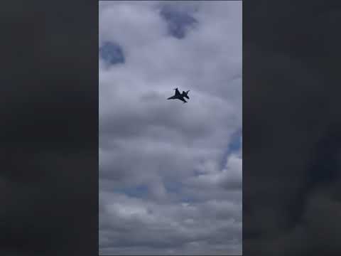 F-16 Loudly Sound