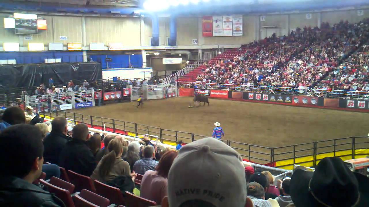 Bull rider gets stomped at Yakima PBR - YouTube
