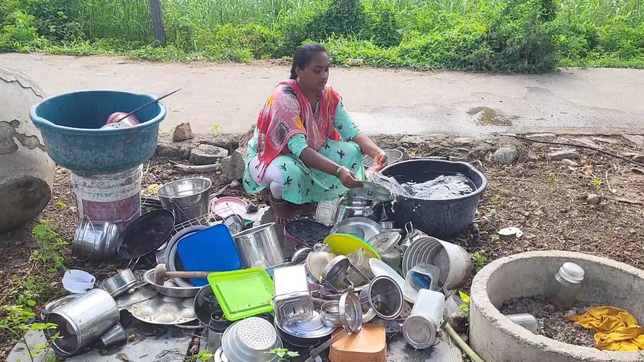 కొత్త ఇంట్లోకి వచ్చిన తర్వాత సామాను మొత్తం కడిగేసుకొని సర్దుకుంటున్నాను బావ పనికి వెళ్ళిపోయాడు