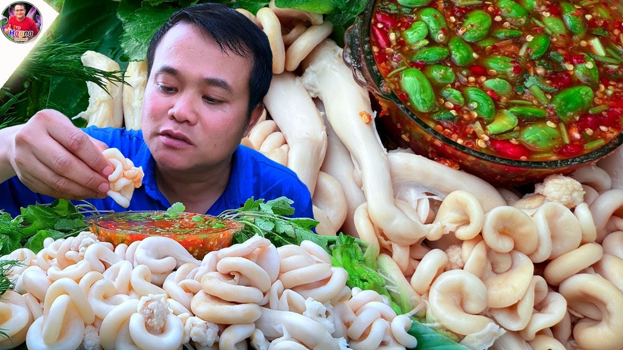 ไส้ตันลวกจิ้ม ขดมาเป็นพวง น้ำจิ้มโรยเม็ดสะตอซดแซ่บๆ กรุบๆ เข้ากันดี