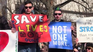 Des milliers d'Américains dans la rue contre les armes à feu