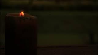 (background video) cahaya lilin yang menyala.