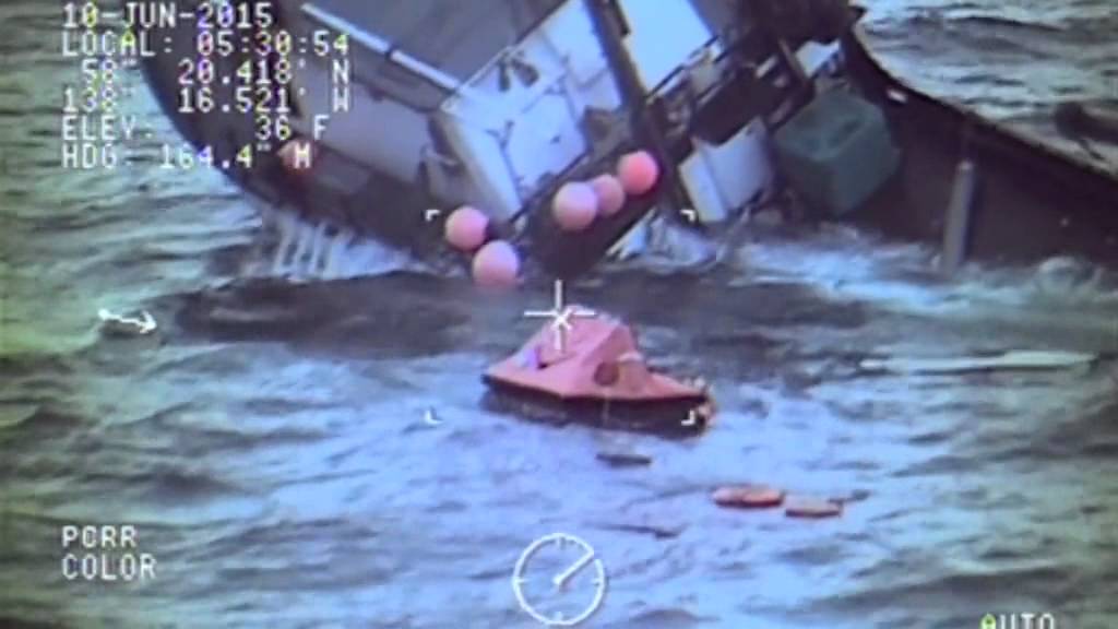 Crew member dramatically airlifted off of boat on 'Deadliest Catch