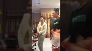 Abang bawa apaan..  Benyamin tiktok