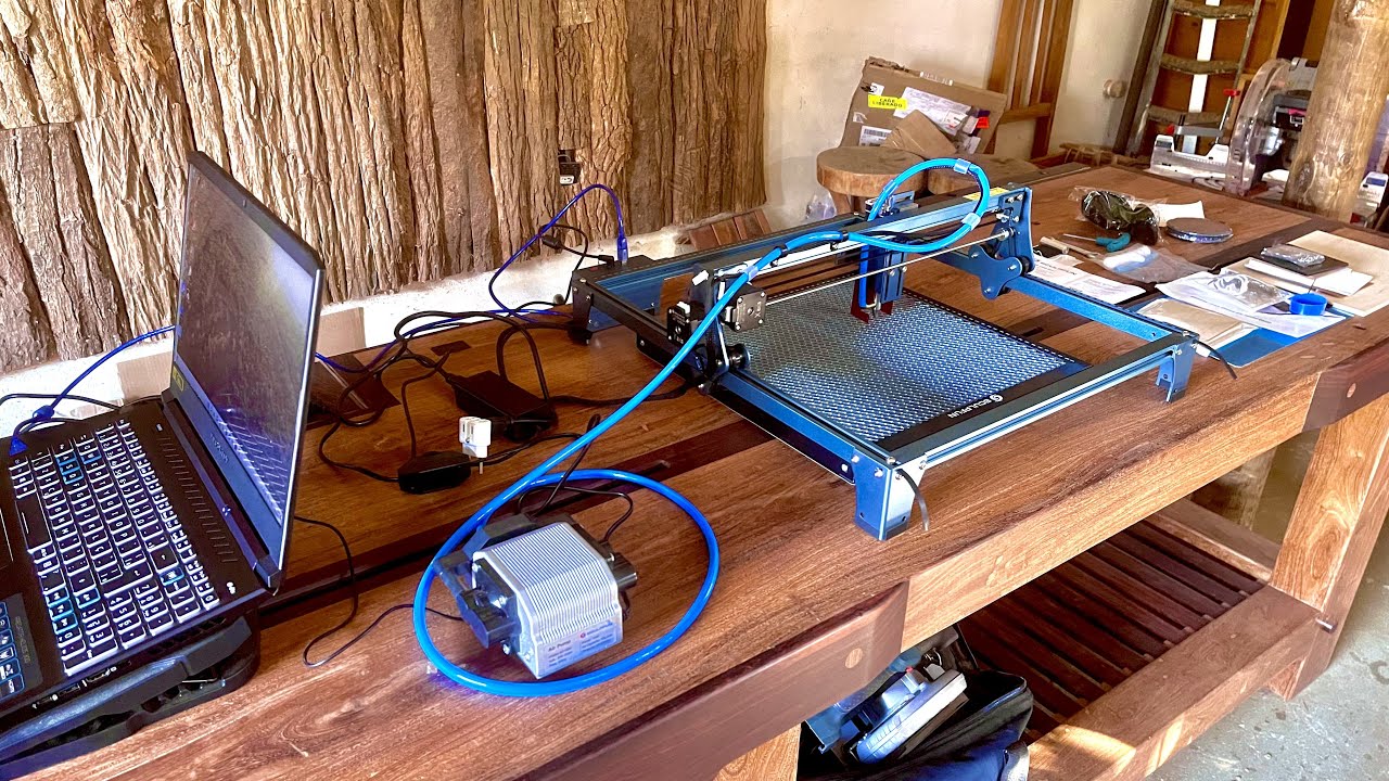 Gravadora a Laser na Oficina Sculpfun S10 Escrevendo na Madeira/Laser Engraver in the Workshop