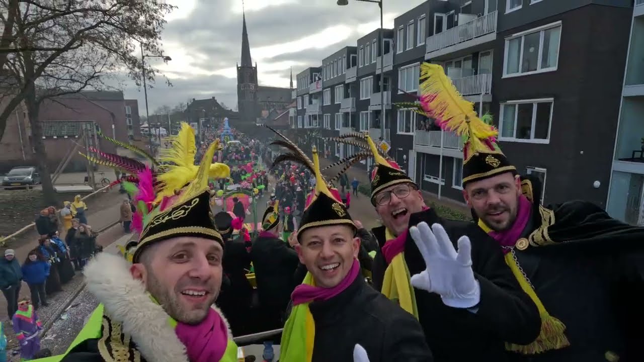 Optocht Mierlo Hout met de Brandeliers