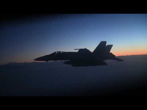 מטוס F-18 "סופר הורנט" בתדלוק אווירי בשמי המזרח התיכון בדרך לתקיפה באיראן.