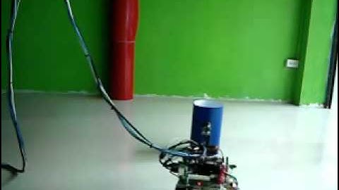 Car-like robot obstacle avoidance with fuzzy control 1/5