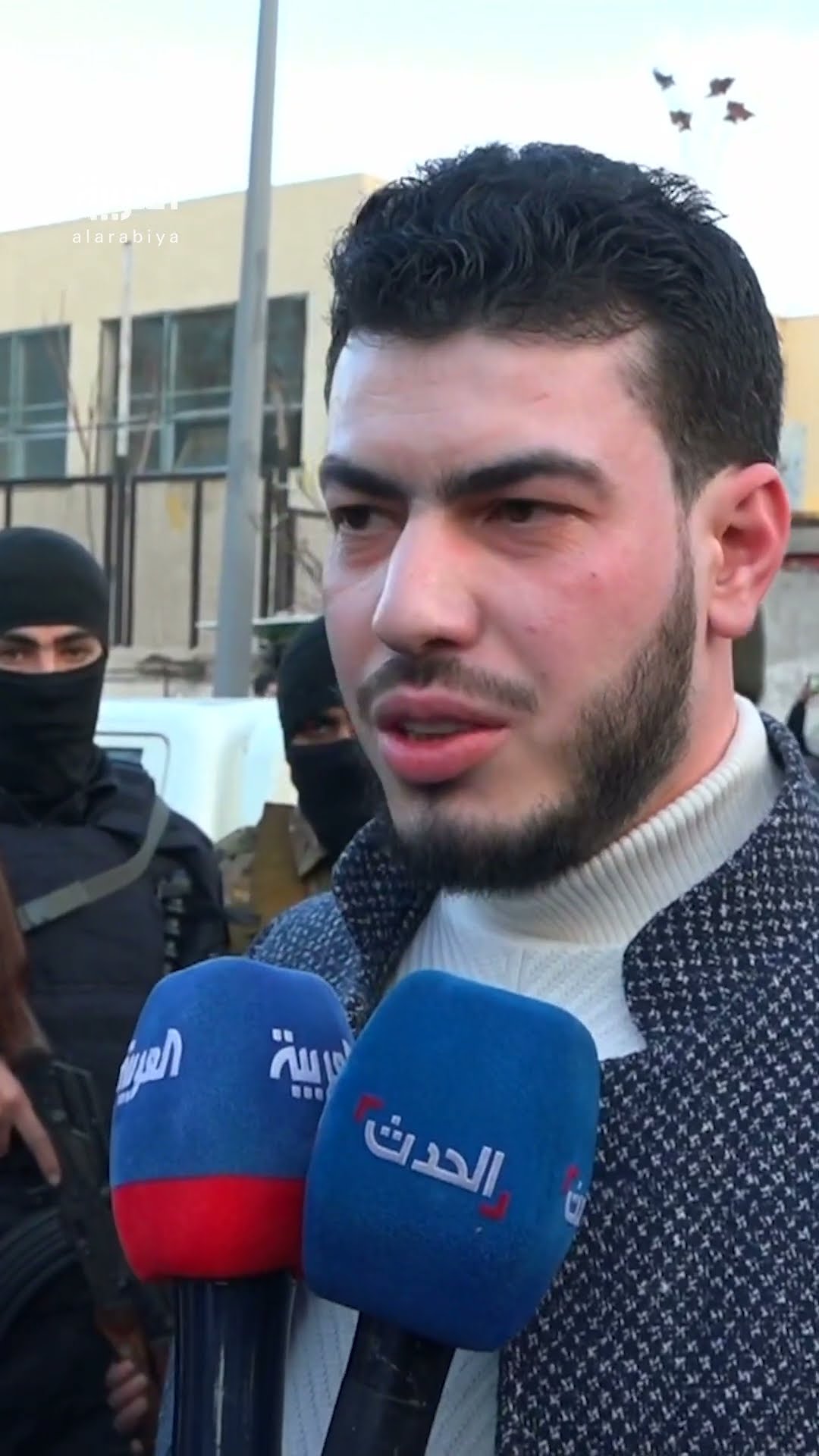 العربية داخل اجتماع وجهاء منطقة المزة 86 وممثلين عن الحكومة السورية الانتقالية