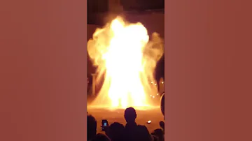 شبح اسد وسط الغابه احلي رقص بالنار 