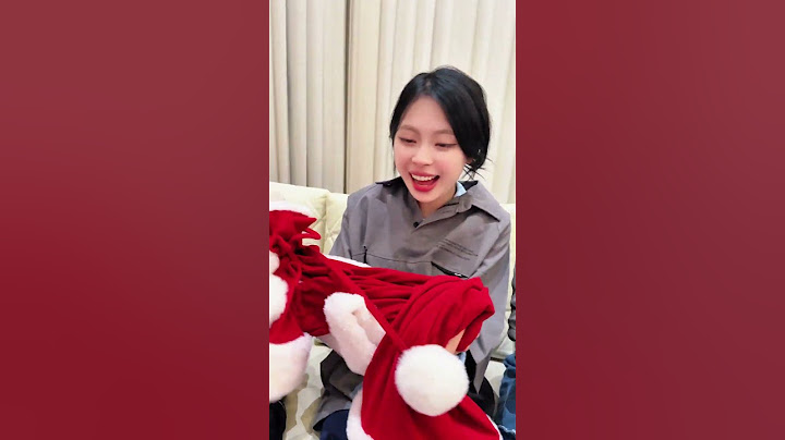 Kind-hearted Harley Quinn invites beggars to join her for Christmas#Harley Quinn #joker