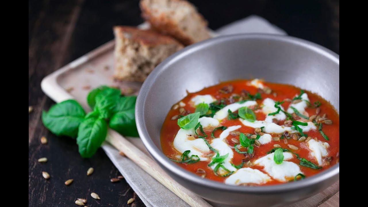 Krem z pomidorów, mozzarellą i bazylią 🍅🍅  Na szlaku smaku