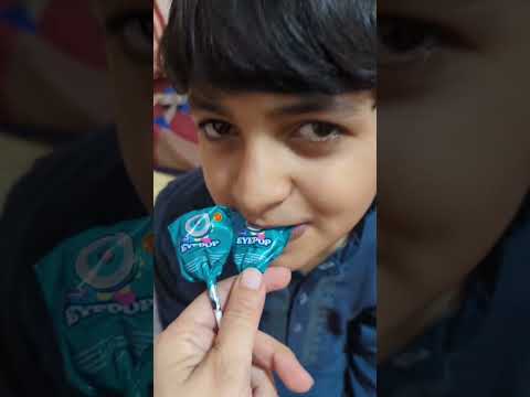 يلا امم امم امم شطوره أعطيته المصاصة فعضني 