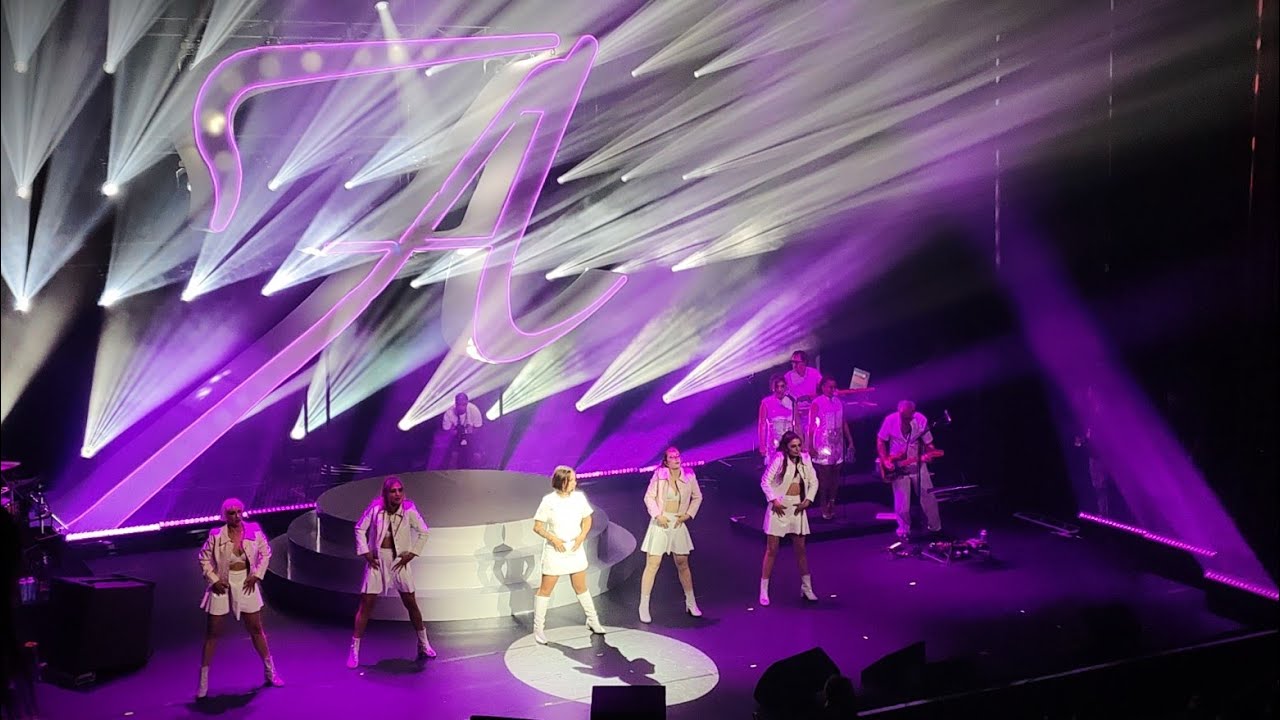 Alizée - J'ai Pas Vingt Ans! (25 Ans Déjà - Olympia Paris)